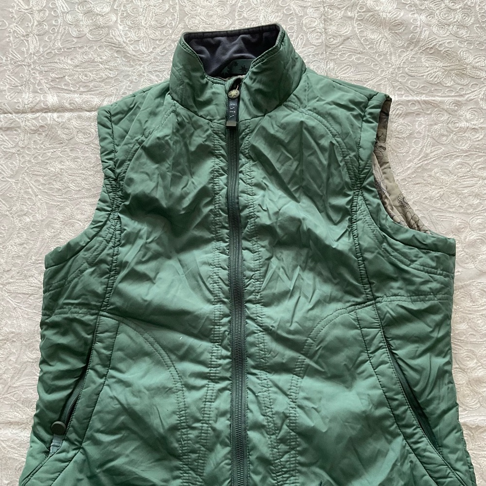 EUC ISIS Quilted Vest Size 6